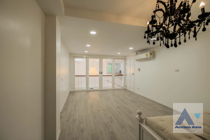 16  4 br Townhouse for rent and sale in Bang Na ,Bangkok BTS Bearing at Fantasia Villa 2 AA39256