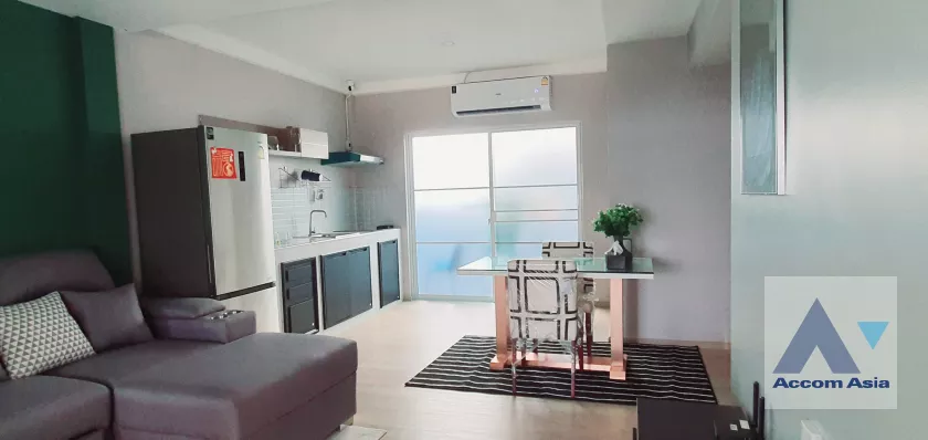  2 Bedrooms  Townhouse For Rent in Pattanakarn, Bangkok  near BTS Udomsuk (AA39263)