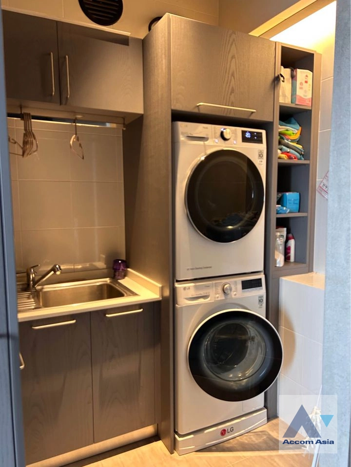 17  5 br Condominium For Sale in Sathorn ,Bangkok BTS Chong Nonsi - BRT Thanon Chan at Windshell Naradhiwas AA39264