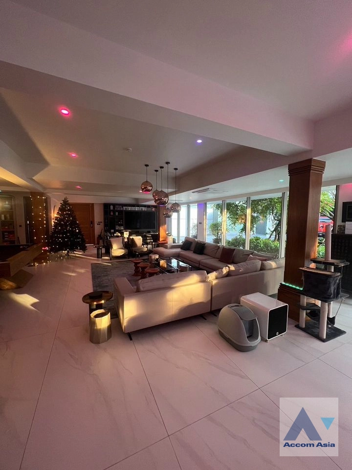 4  5 br House For Rent in Sukhumvit ,Bangkok BTS Phra khanong AA39270