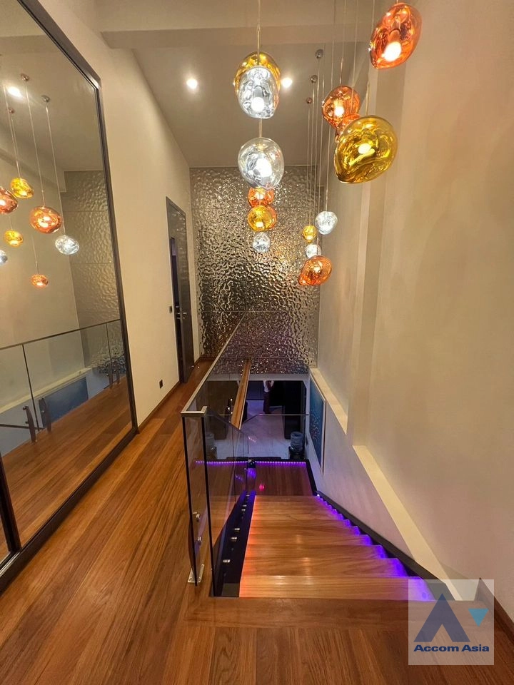 12  5 br House For Rent in Sukhumvit ,Bangkok BTS Phra khanong AA39270