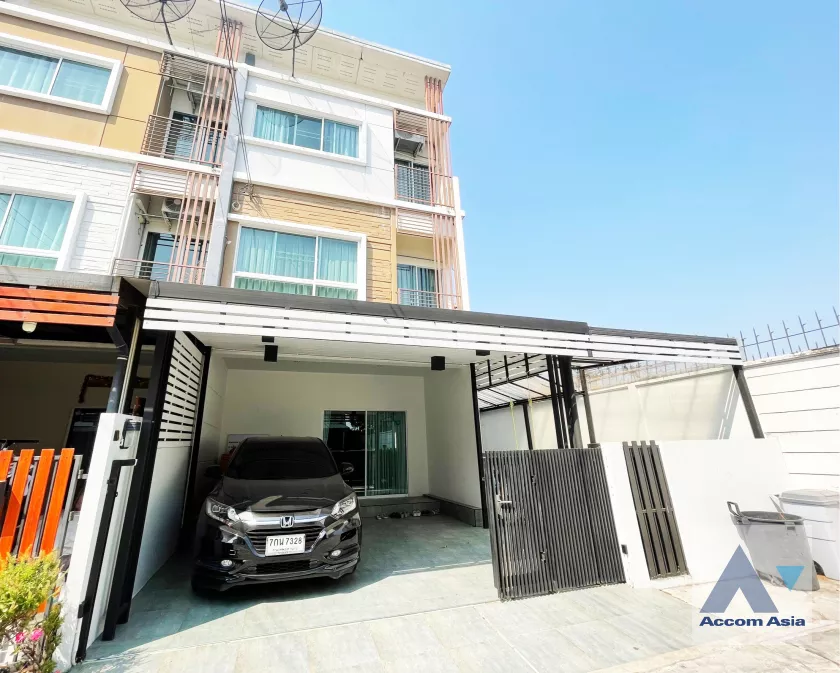  4 Bedrooms  Townhouse For Sale in Pattanakarn, Bangkok  (AA39274)
