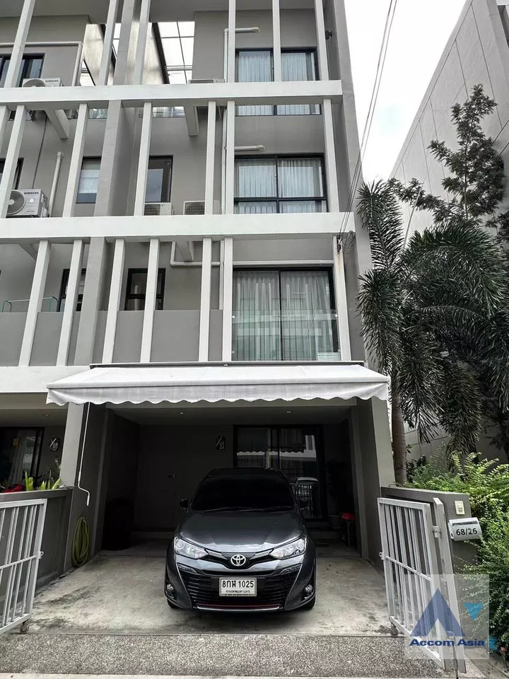 Y Residence Sukhumvit 113 Townhouse  4 Bedroom for Sale   in Samutprakan Samutprakan