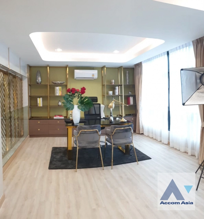 11  3 br House for rent and sale in Ratchadapisek ,Bangkok  at Diamond Ville Chokchai 4 AA39278