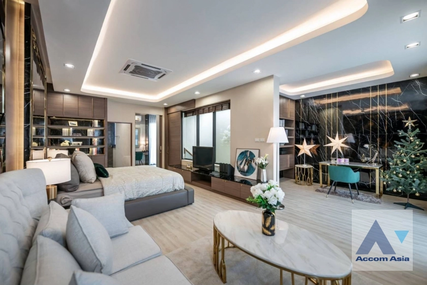  3 Bedrooms  House For Rent & Sale in Ratchadapisek, Bangkok  (AA39278)