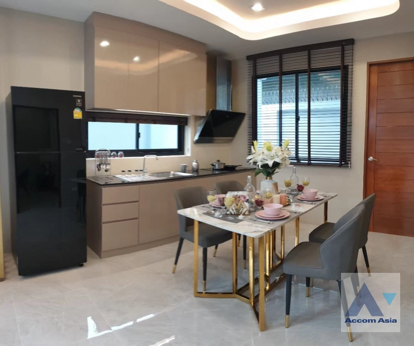 6  3 br House for rent and sale in Ratchadapisek ,Bangkok  at Diamond Ville Chokchai 4 AA39278