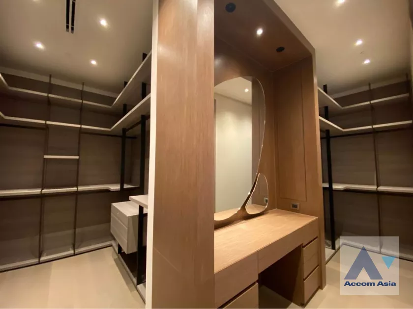 7  3 br Condominium For Rent in Ploenchit ,Bangkok BTS Chitlom at Scope Langsuan AA39283