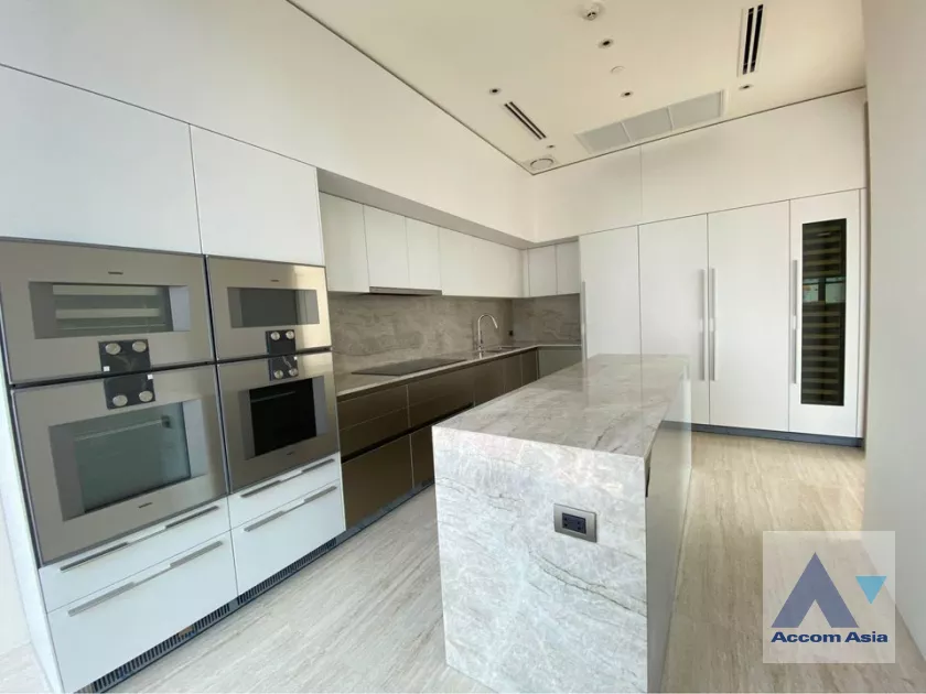 unitPet friendly |  3 Bedrooms  Condominium For Rent in Ploenchit, Bangkok  near BTS Chitlom (AA39283)
