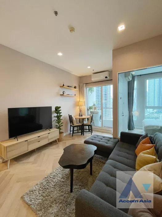 1 Bedroom  Condominium For Sale in Silom, Bangkok  near BTS Chong Nonsi (AA39284)