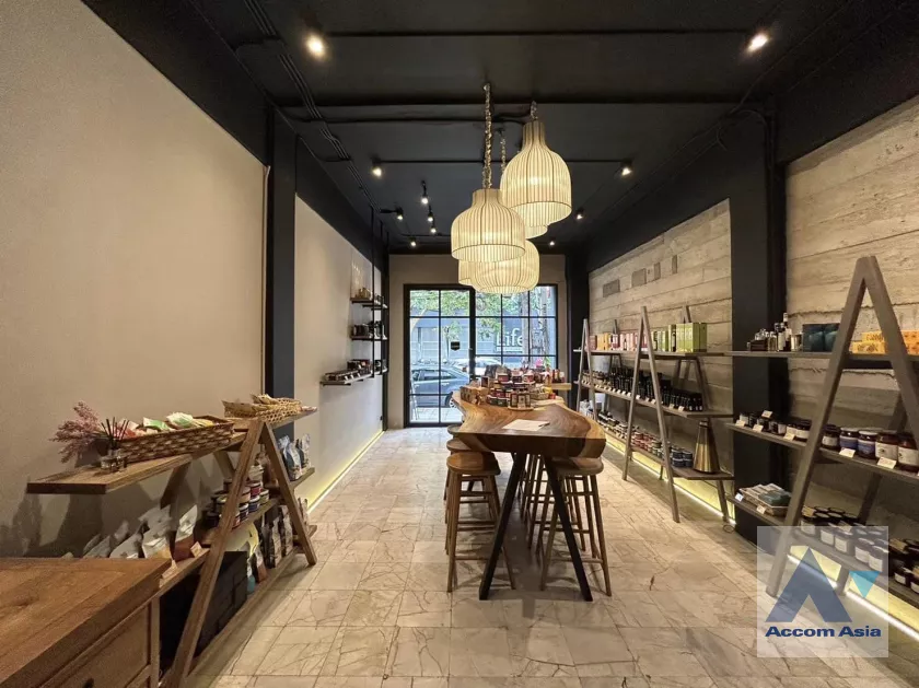  Retail / showroom For Rent in Silom, Bangkok  (AA39289)
