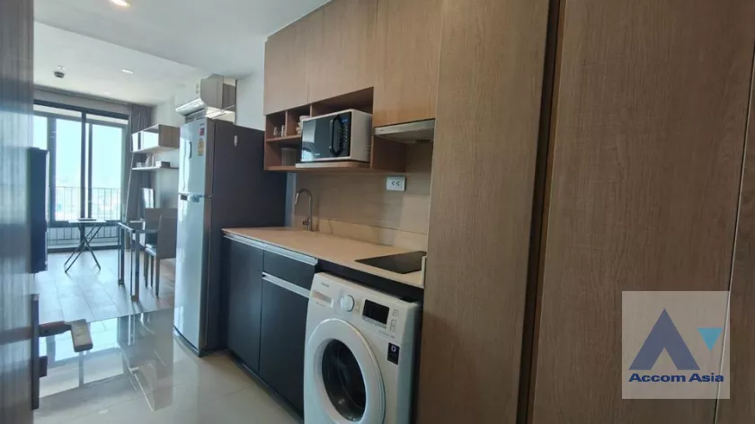 unit 1 Bedroom  Condominium For Rent in ,   near BTS Chitlom (AA39296)