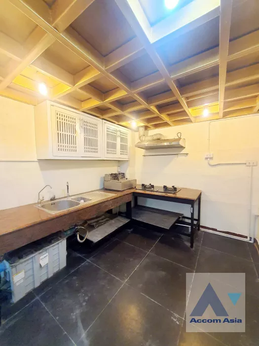 Office, Home Office |  6 Bedrooms  Shophouse For Rent in Sukhumvit, Bangkok  near BTS Bang Chak (AA39300)