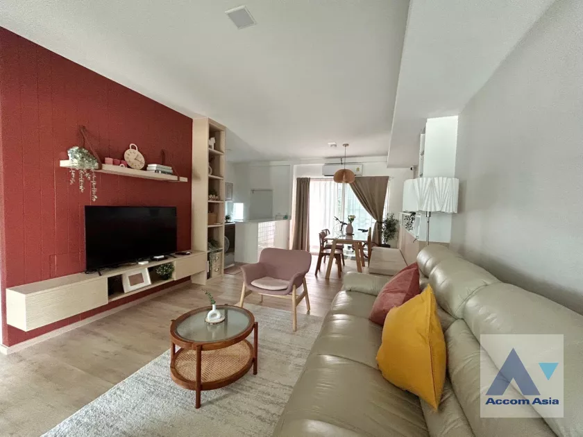 unit 3 Bedrooms  Townhouse For Rent in Pattanakarn, Bangkok  near BTS Udomsuk (AA39311)