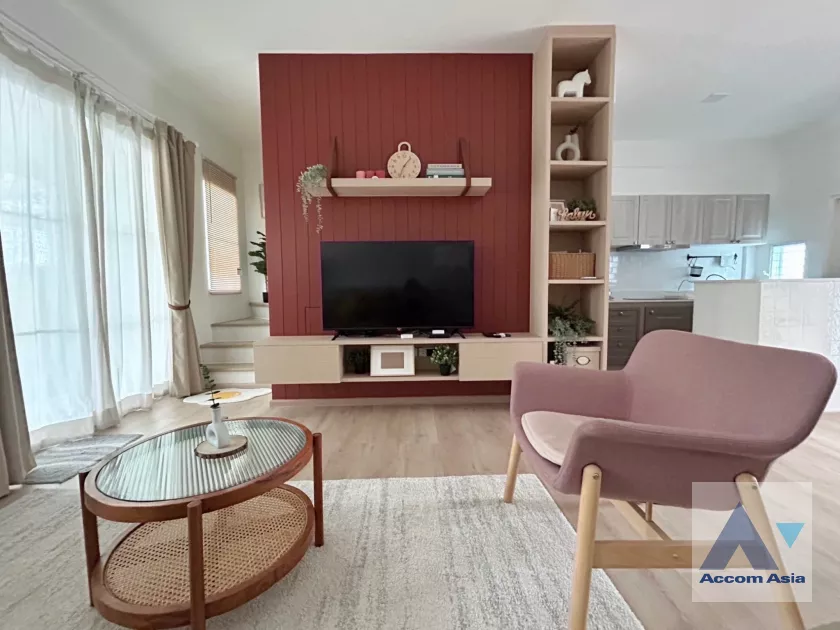 unit 3 Bedrooms  Townhouse For Rent in Pattanakarn, Bangkok  near BTS Udomsuk (AA39311)
