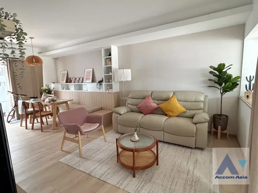 unit 3 Bedrooms  Townhouse For Rent in Pattanakarn, Bangkok  near BTS Udomsuk (AA39311)