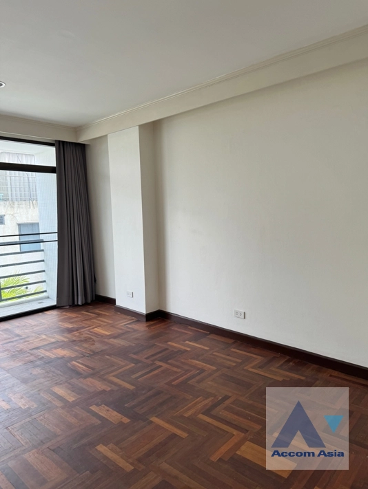 unit 3 Bedrooms  Condominium For Rent in Silom, Bangkok  near BTS Sala Daeng - MRT Silom (AA39312)