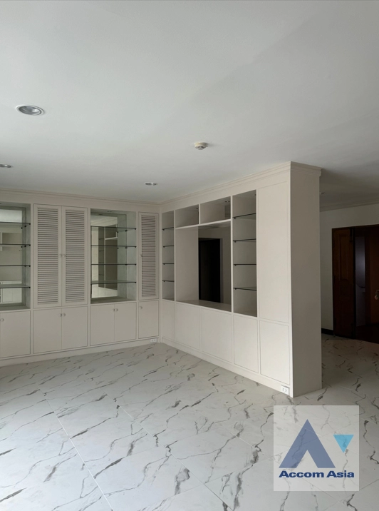 unit 3 Bedrooms  Condominium For Rent in Silom, Bangkok  near BTS Sala Daeng - MRT Silom (AA39312)