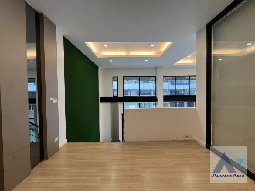 Office |  1 Bedroom  Building For Rent in Phaholyothin, Bangkok  (AA39314)