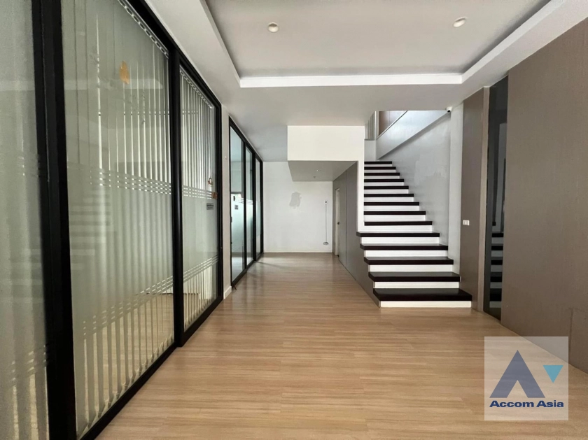 11  Shophouse For Rent in Phaholyothin ,Bangkok  AA39314