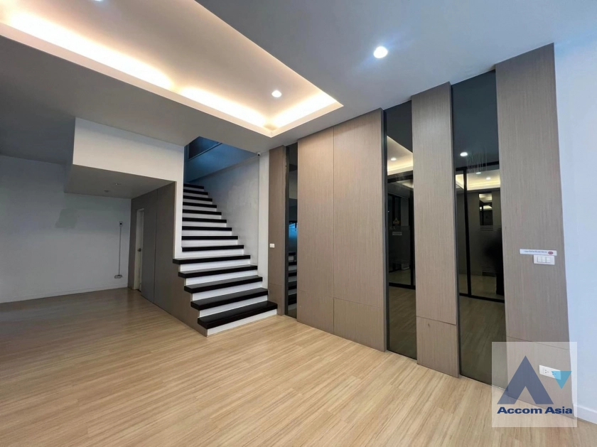 19  Shophouse For Rent in Phaholyothin ,Bangkok  AA39314