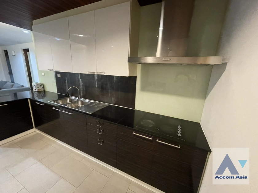 unit 3 Bedrooms  Apartment For Rent in Sukhumvit, Bangkok  near BTS Ekkamai (AA39325)