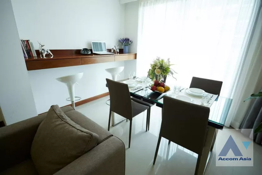 unit 3 Bedrooms  Apartment For Rent in Sukhumvit, Bangkok  near BTS Ekkamai (AA39326)