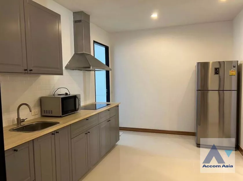  3 Bedrooms  Condominium For Rent in Charoenkrung, Bangkok  near BRT Nararam 3 (AA39333)