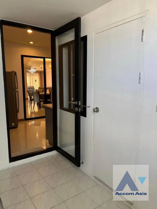 unit 3 Bedrooms  Condominium For Rent in Rama 3, Bangkok  near BRT Nararam 3 (AA39333)