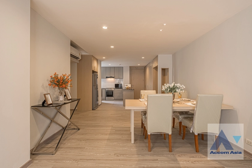 unit 3 Bedrooms  Apartment For Rent in Sukhumvit, Bangkok  near BTS Phrom Phong (AA39339)