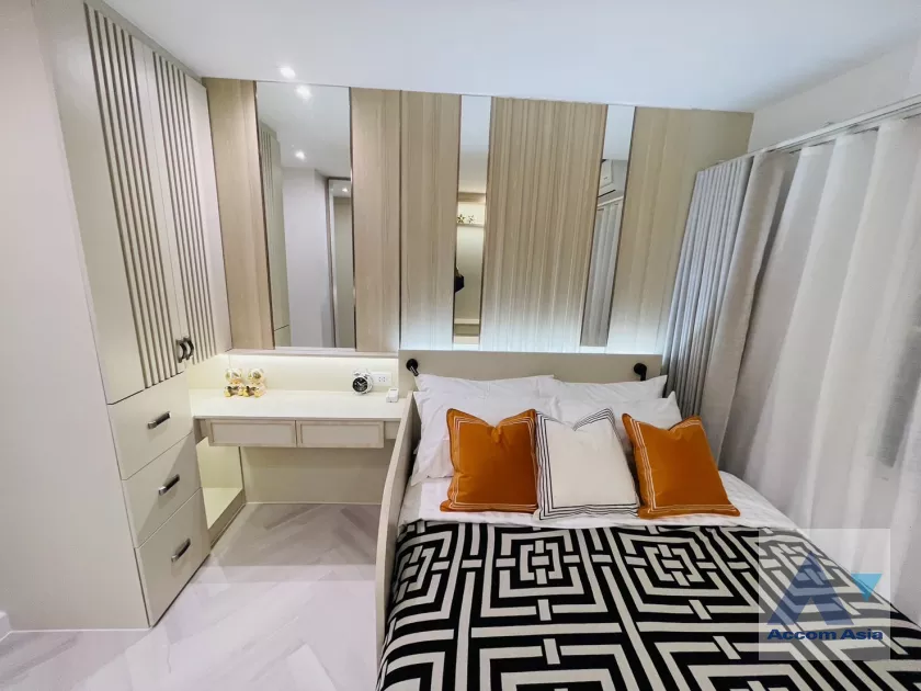 9  3 br Condominium For Sale in Sathorn ,Bangkok BTS Chong Nonsi - BRT Nararam 3 at Fortune Condo Town AA39364