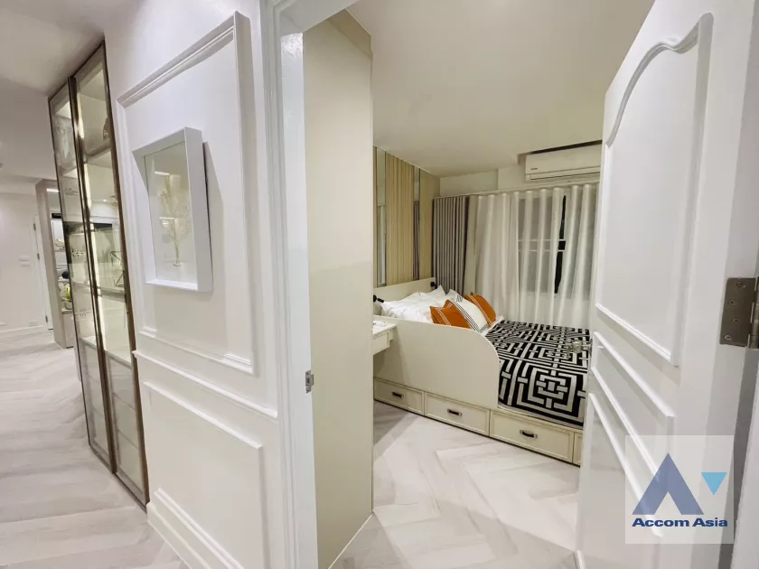 8  3 br Condominium For Sale in Sathorn ,Bangkok BTS Chong Nonsi - BRT Nararam 3 at Fortune Condo Town AA39364