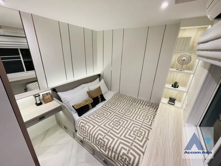 14  3 br Condominium For Sale in Sathorn ,Bangkok BTS Chong Nonsi - BRT Nararam 3 at Fortune Condo Town AA39364
