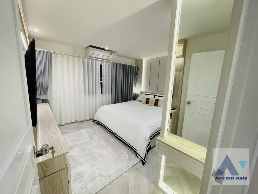 11  3 br Condominium For Sale in Sathorn ,Bangkok BTS Chong Nonsi - BRT Nararam 3 at Fortune Condo Town AA39364