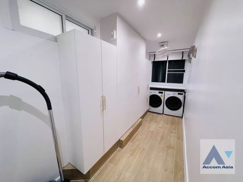 20  3 br Condominium For Sale in Sathorn ,Bangkok BTS Chong Nonsi - BRT Nararam 3 at Fortune Condo Town AA39364