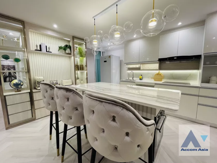 6  3 br Condominium For Sale in Sathorn ,Bangkok BTS Chong Nonsi - BRT Nararam 3 at Fortune Condo Town AA39364