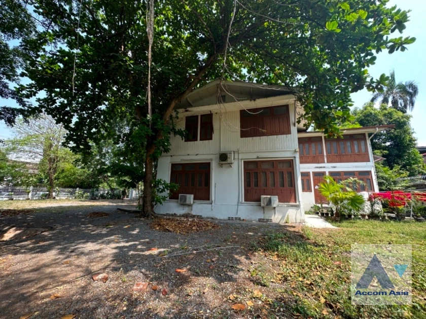 10  House For Rent in phaholyothin ,Bangkok  AA39380