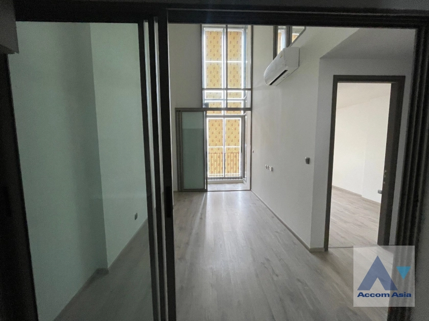 Duplex Condo |  2 Bedrooms  Condominium For Sale in Sukhumvit, Bangkok  near BTS Ekkamai (AA39383)