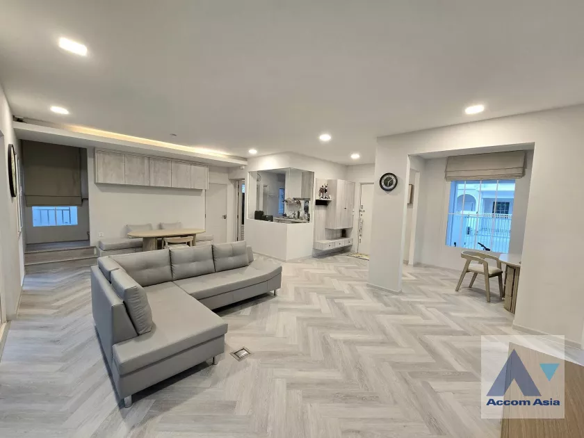 unitPet friendly |  4 Bedrooms  House For Rent in Bang Na, Bangkok  (AA39411)