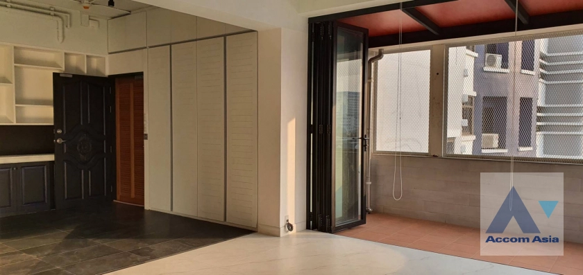 4  2 br Condominium For Sale in Ratchadaphisek ,Bangkok  at Sun Palace AA39412