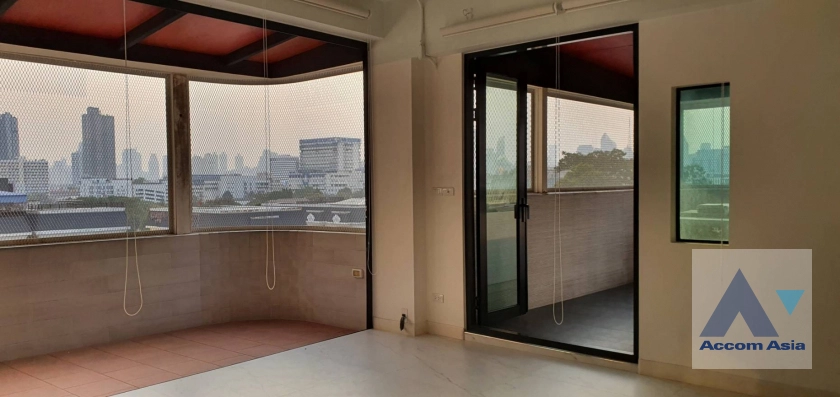 5  2 br Condominium For Sale in Ratchadaphisek ,Bangkok  at Sun Palace AA39412