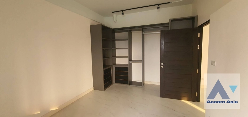 7  2 br Condominium For Sale in Ratchadaphisek ,Bangkok  at Sun Palace AA39412