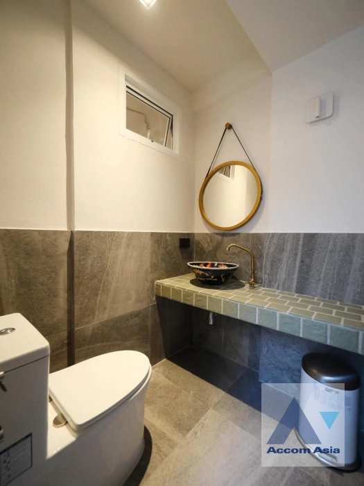 15  3 br House for rent and sale in Sukhumvit ,Bangkok BTS Phra khanong AA39414