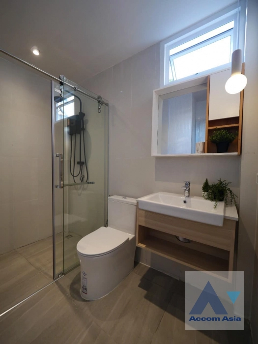 16  3 br House for rent and sale in Sukhumvit ,Bangkok BTS Phra khanong AA39414