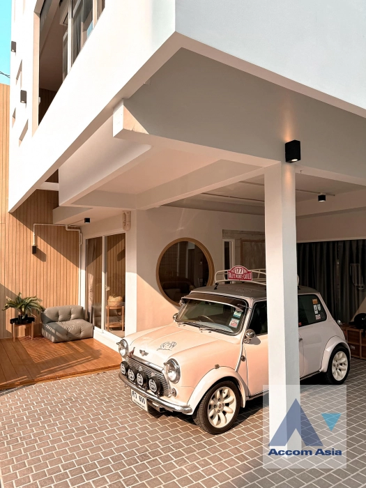 Pet friendly house for rent in Sukhumvit, Bangkok Code AA39414