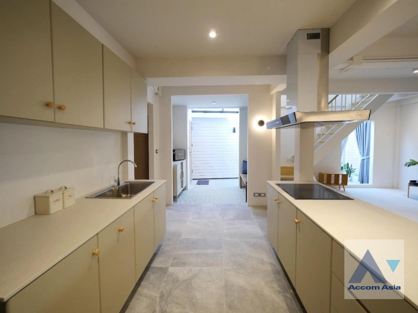 6  3 br House for rent and sale in Sukhumvit ,Bangkok BTS Phra khanong AA39414