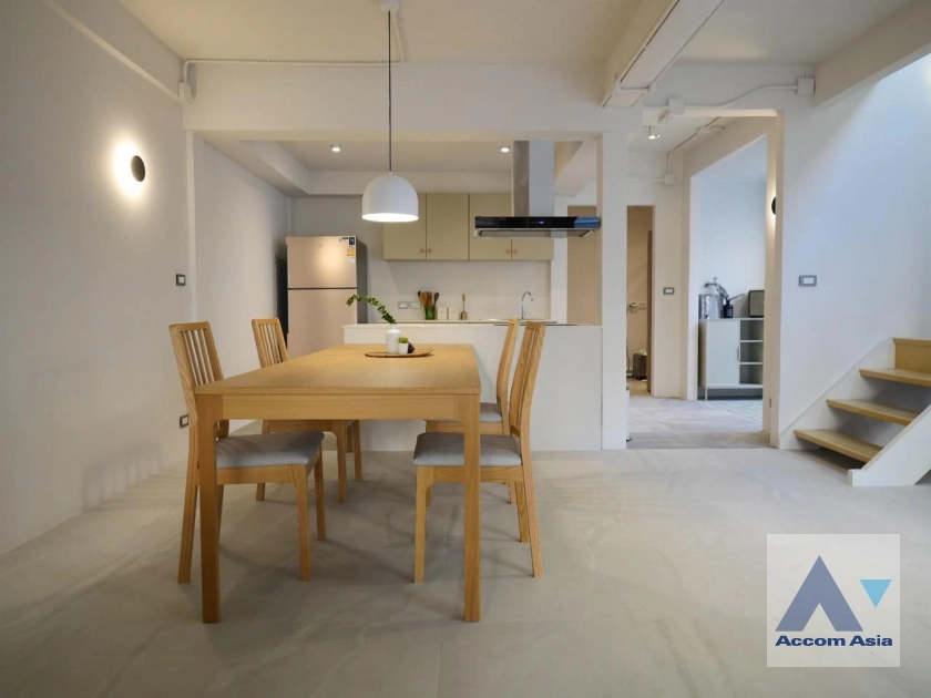 5  3 br House for rent and sale in Sukhumvit ,Bangkok BTS Phra khanong AA39414