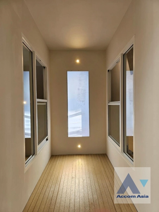 14  3 br House for rent and sale in Sukhumvit ,Bangkok BTS Phra khanong AA39414