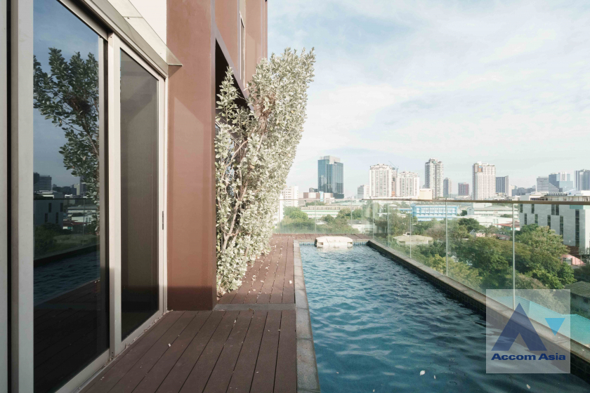Corner Unit, Private Swimming Pool, Double High Ceiling, Duplex Condo, Pet friendly condominium for rent in Sukhumvit, Bangkok Code AA39418