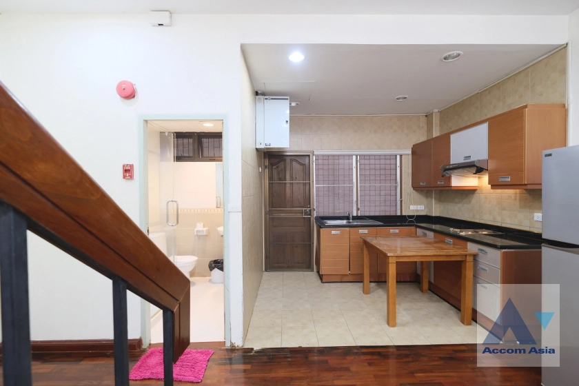 unitPet friendly |  2 Bedrooms  Apartment For Rent in Sukhumvit, Bangkok  near BTS Nana (AA39432)