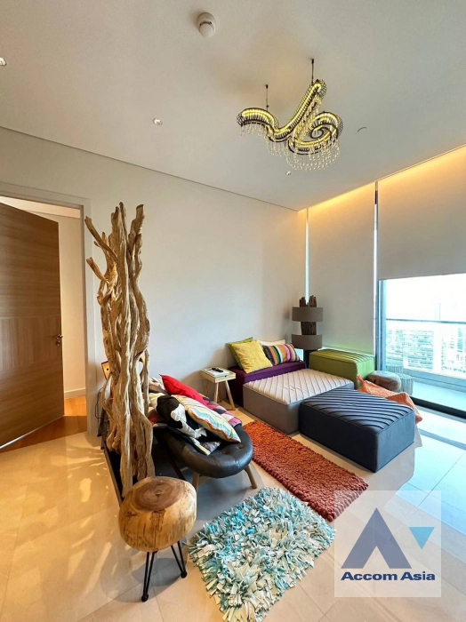  2 Bedrooms  Condominium For Rent in Ploenchit, Bangkok  near BTS Chitlom (AA39437)